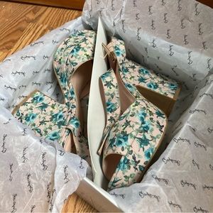 BNIB RARE/VINTAGE Blush and Blue Floral Qupid Heels *gift w order*